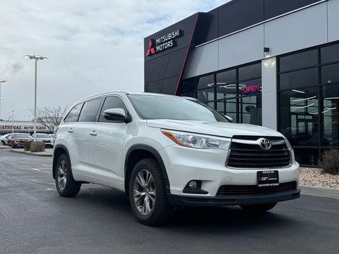 Used 2015 Toyota Highlander XLE AWD/4WD image 1