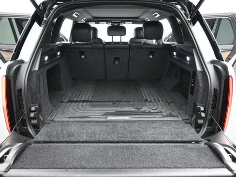 Used 2025 Land Rover Range Rover SE image 19