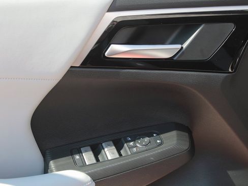 New 2025 Mitsubishi Outlander SE image 13