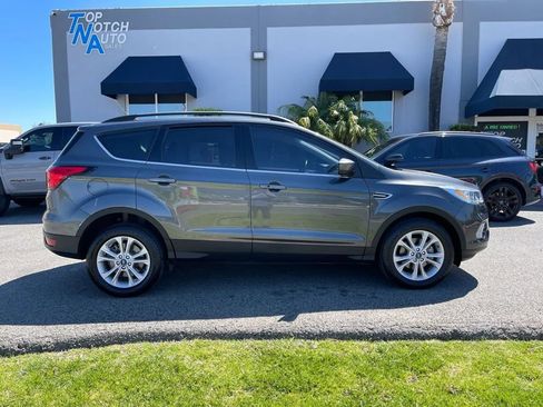 Used 2019 Ford Escape SEL image 4
