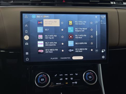 Used 2023 Land Rover Range Rover Sport SE image 18