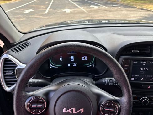 Used 2025 Kia Soul LX w/ LX Technology Package image 29