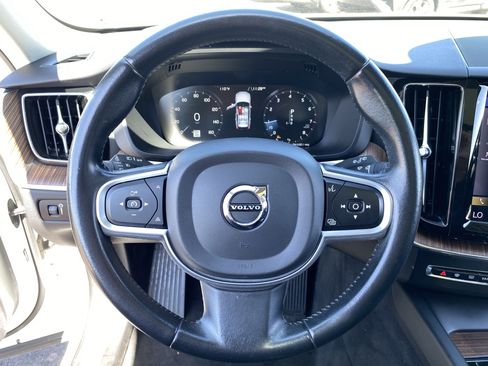 Used 2021 Volvo XC60 T5 Momentum FWD image 27