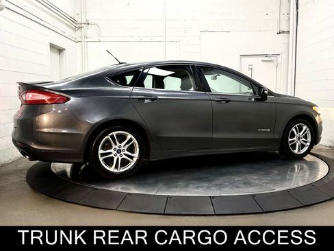 Used 2016 Ford Fusion SE FWD image 9