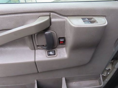 Used 2018 Chevrolet Express 2500 w/ Driver Convenience Package image 20