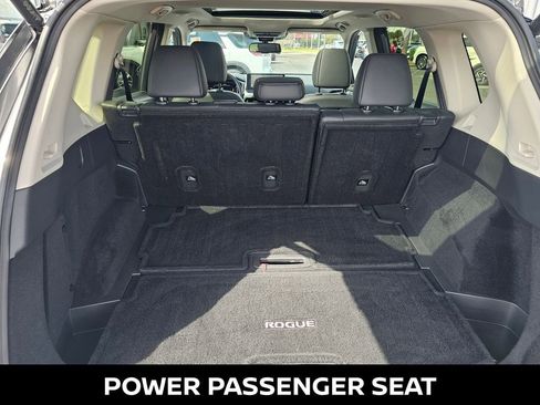 Used 2025 Nissan Rogue SL w/ Tech Package image 12