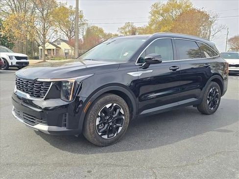 Certified 2025 Kia Sorento S w/ Panoramic Sunroof Package image 6