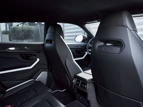 Used 2025 Lamborghini Urus SE image 40