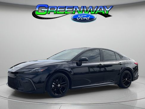 Used 2025 Toyota Camry SE w/ Convenience Package FWD image 1