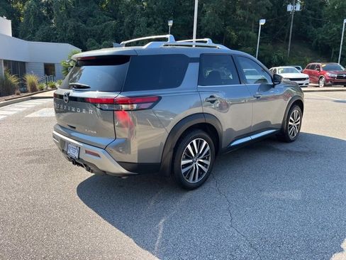 Used 2022 Nissan Pathfinder Platinum w/ Cargo Package image 3