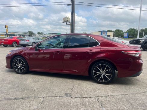 Used 2018 Toyota Camry XLE image 9