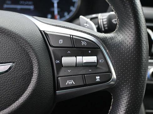 Used 2023 Genesis G70 2.0T image 14