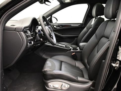 Certified 2026 Porsche Macan AWD/4WD image 41