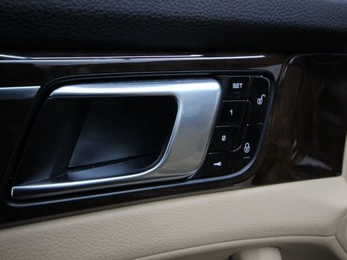 Used 2018 Porsche Panamera 4S image 12