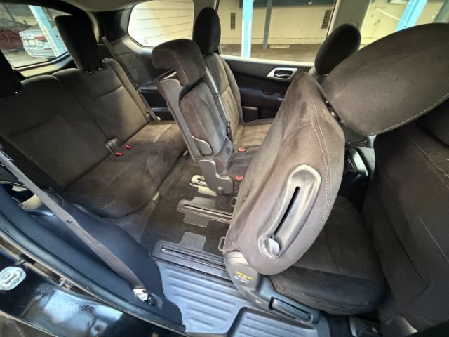 Used 2016 Nissan Pathfinder SV FWD image 17