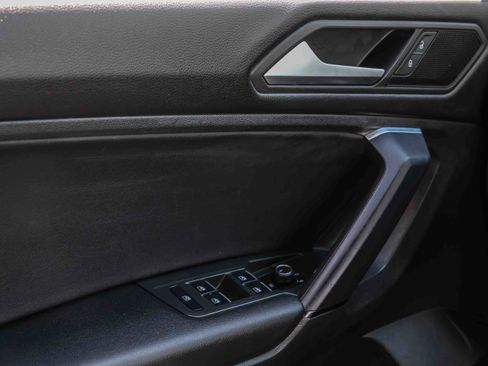 Used 2019 Volkswagen Tiguan SE w/ Panoramic Sunroof Package image 15