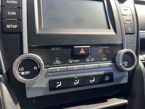 Used 2014 Toyota Camry SE w/ Moonroof Package image 20