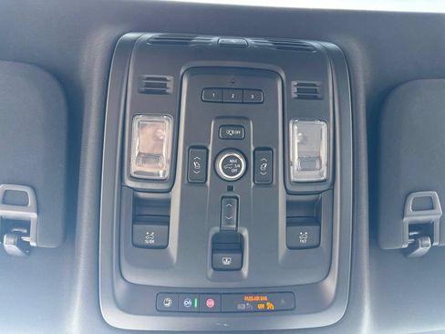 Used 2024 GMC Yukon XL Denali w/ Advanced Technology Package AWD/4WD image 23