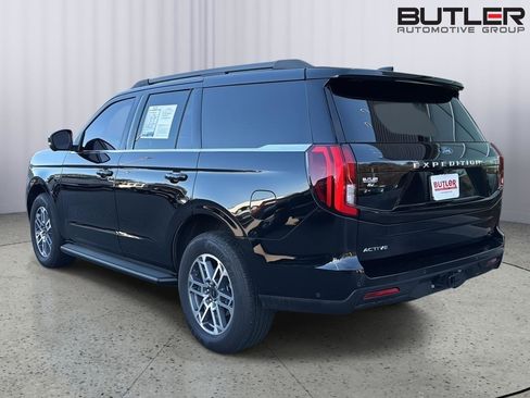 Certified 2025 Ford Expedition Active image 3