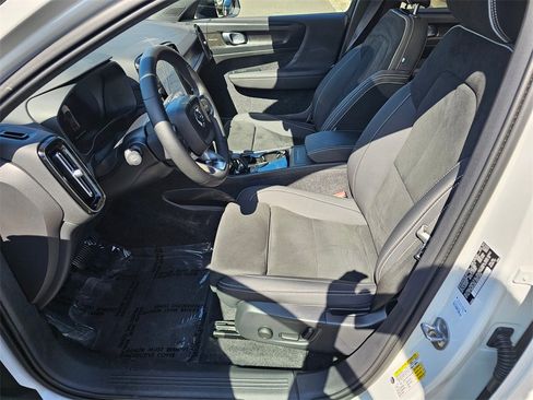 Used 2023 Volvo C40 P8 Recharge Ultimate image 16