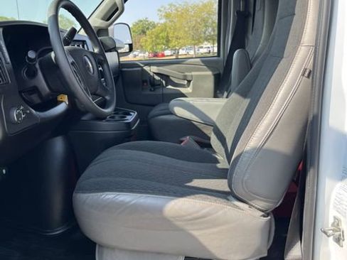 Used 2021 Chevrolet Express 2500 w/ Driver Convenience Package image 7