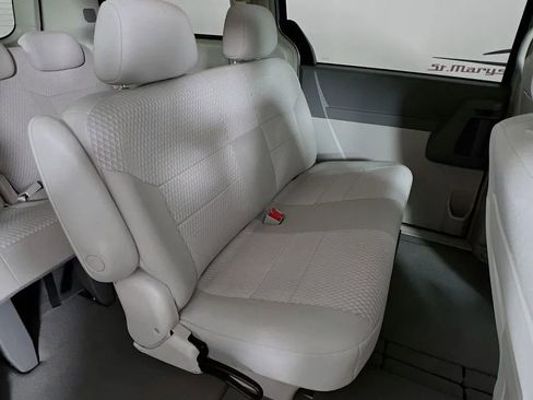 Used 2008 Chrysler Town & Country LX image 25