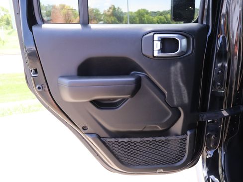 Used 2021 Jeep Wrangler Unlimited Rubicon AWD/4WD image 18