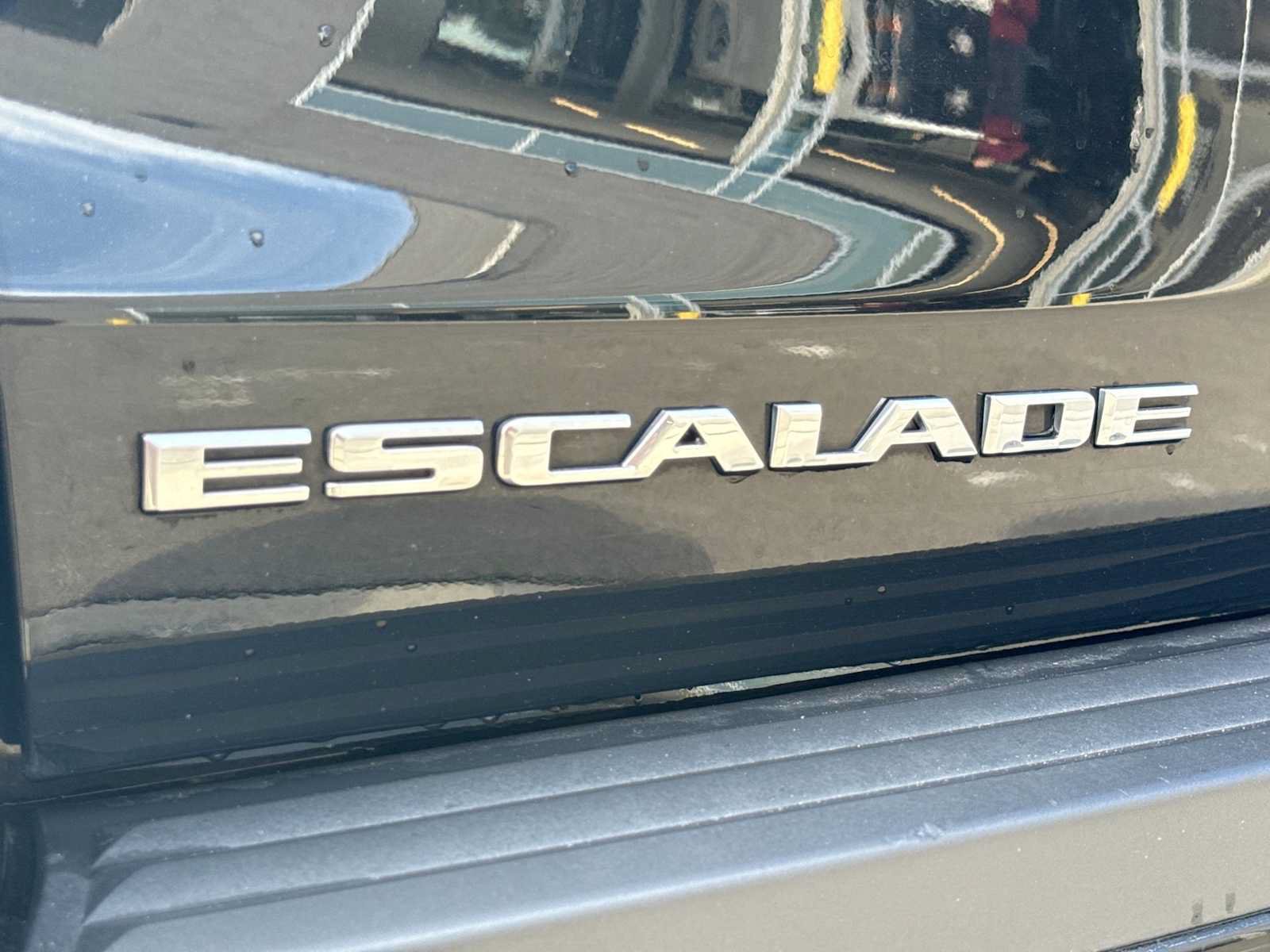 Used 2018 Cadillac Escalade ESV Premium Luxury AWD/4WD image 12