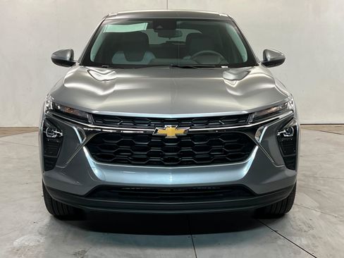 New 2026 Chevrolet Trax LS w/ LS Convenience Package FWD image 9