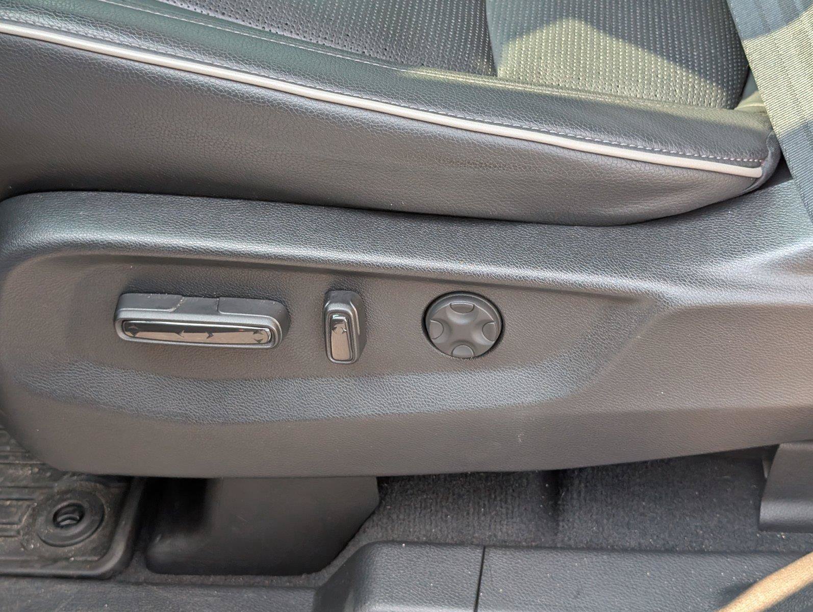 Used 2025 Honda Odyssey Elite image 16