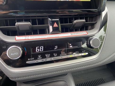 Used 2025 Toyota Corolla SE image 22