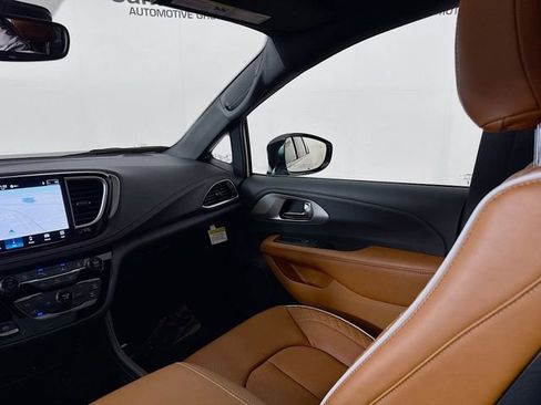New 2026 Chrysler Pacifica Pinnacle image 23