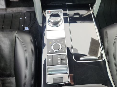 Used 2017 Land Rover Range Rover HSE image 16