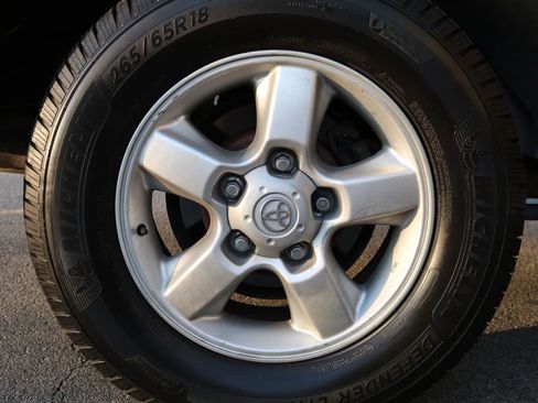 Used 2003 Toyota Land Cruiser image 30