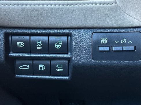 Used 2020 Toyota Avalon Limited w/ Advanced Safety Package FWD image 30