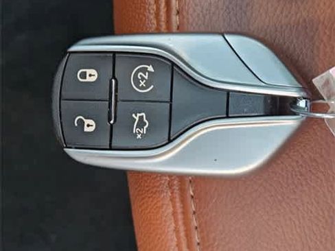 Used 2022 Maserati Levante GT image 34