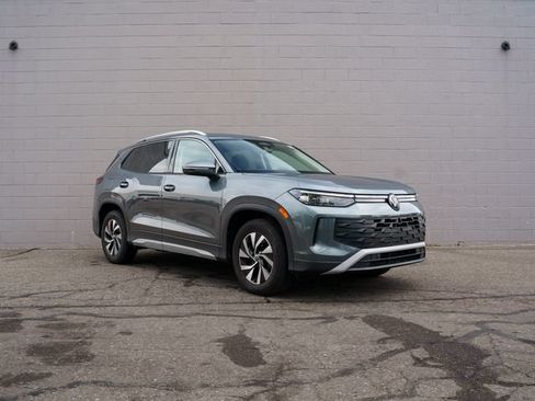 Used 2025 Volkswagen Tiguan S AWD/4WD image 9