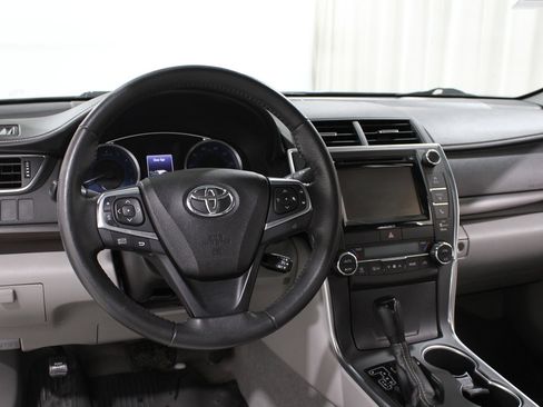 Used 2017 Toyota Camry XLE image 6