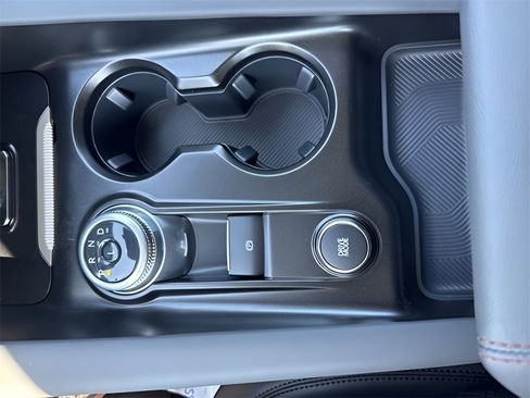 New 2025 Ford Explorer Active w/ Active Comfort Package image 30