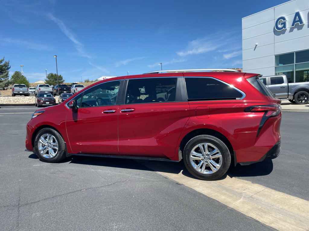 Used 2023 Toyota Sienna Platinum AWD/4WD image 29