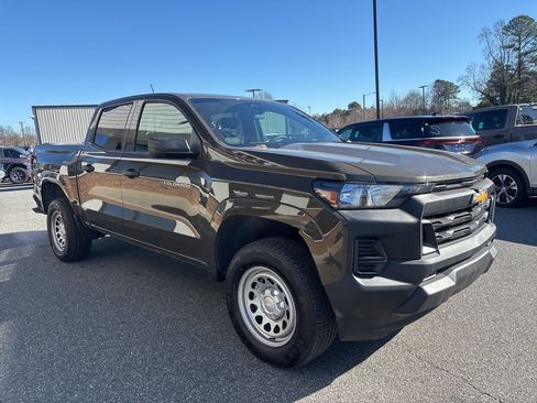 Used 2024 Chevrolet Colorado W/T image 9