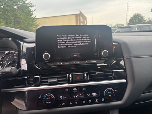 Used 2025 Nissan Pathfinder SV FWD image 20