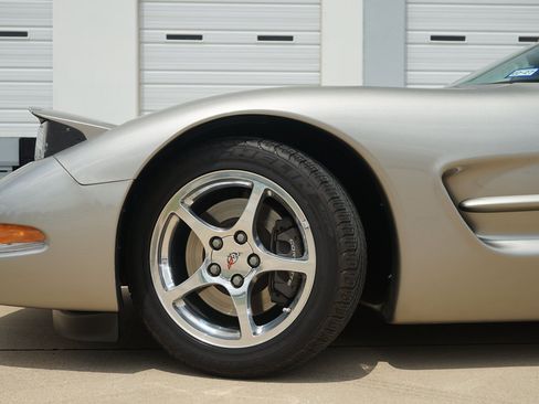 Used 2000 Chevrolet Corvette Coupe w/ Memory Pkg RWD image 30