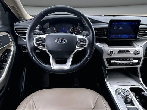 Used 2023 Ford Explorer XLT w/ Equipment Group 202A image 8