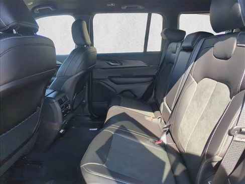 New 2025 Jeep Grand Cherokee Altitude image 16