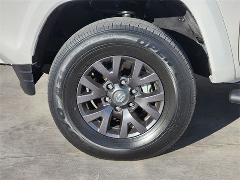 Used 2021 Toyota Tacoma SR5 w/ SR5 Appearance Package (SM) image 11