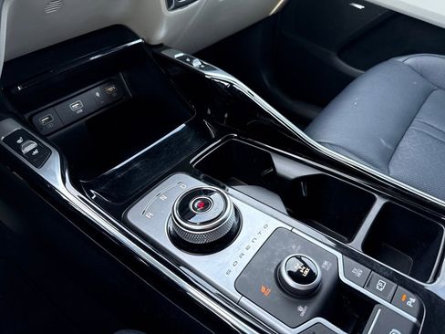 Certified 2023 Kia Sorento SX Prestige image 30