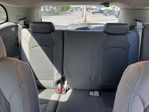 Used 2014 Chevrolet Traverse LT w/ LPO, 'HIT The Road' Package AWD/4WD image 9