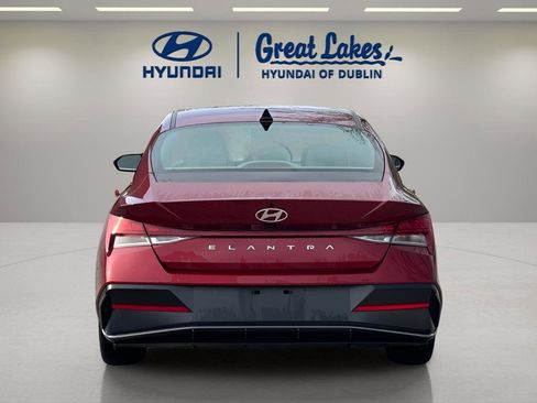 Used 2024 Hyundai Elantra SEL w/ Convenience Package image 4