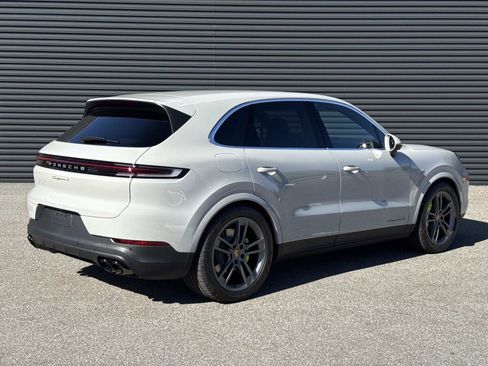 Certified 2025 Porsche Cayenne S image 10